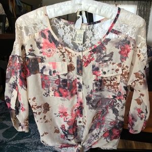 Daytrip floral blouse, lace back, small